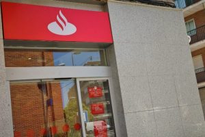 Santander recompra 650 oficinas en España por 152 millones tras hacerse con la socimi Uro